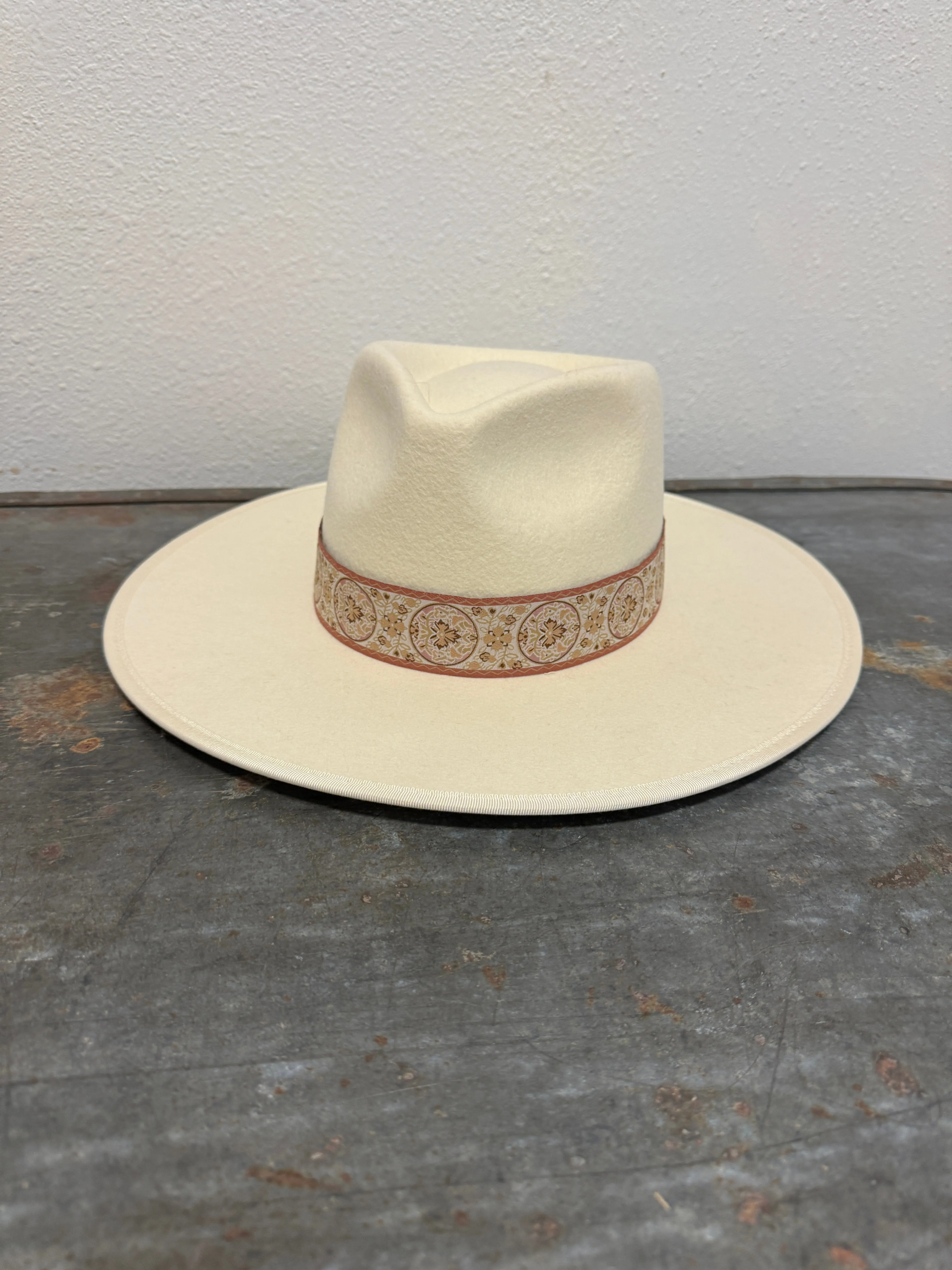White Kana Hat