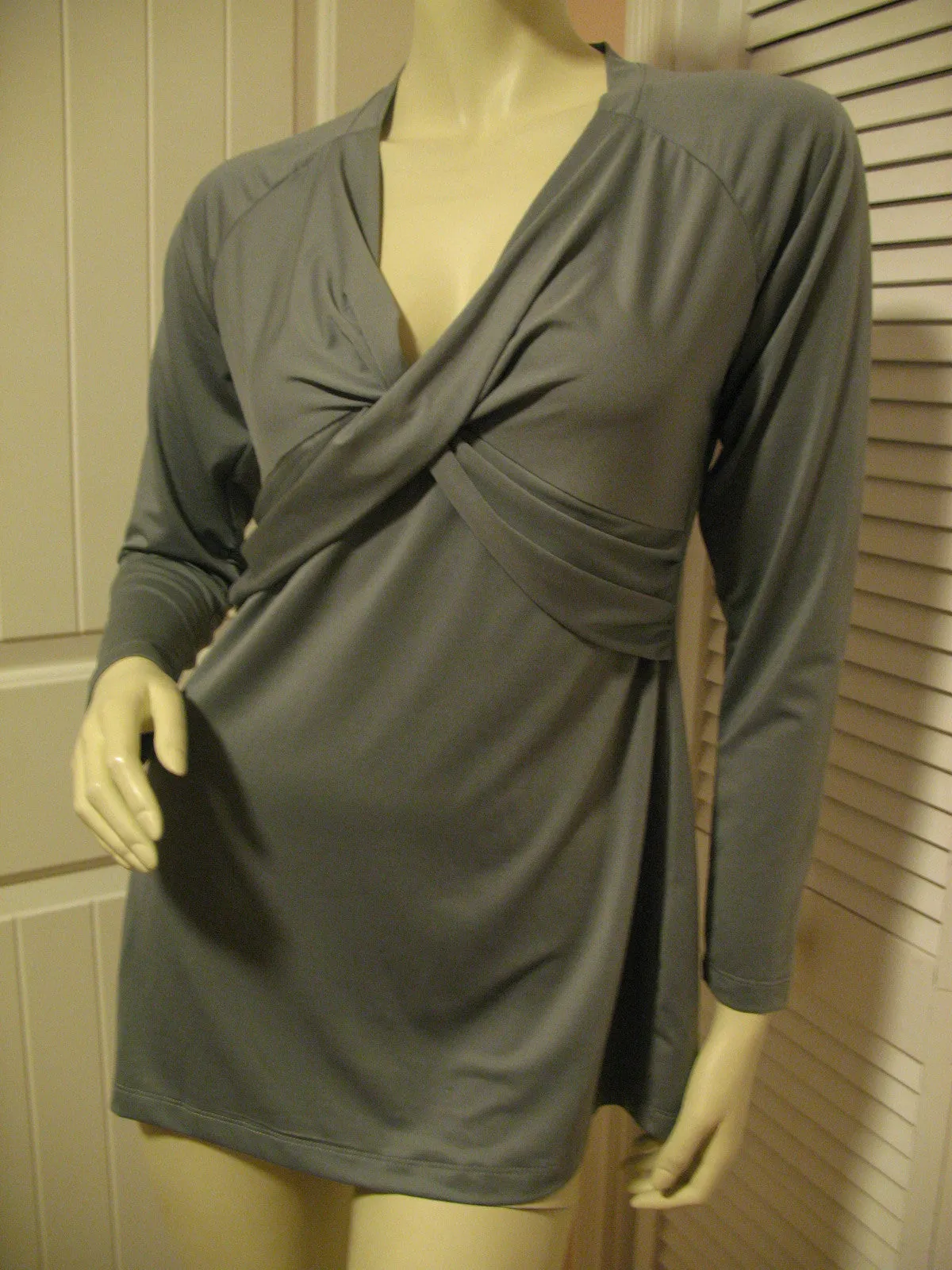 Womens Tops GRAY GREY V-Neck Vneck Empire Waist Long Sleeve TOP BLOUSE Small Women Clothes