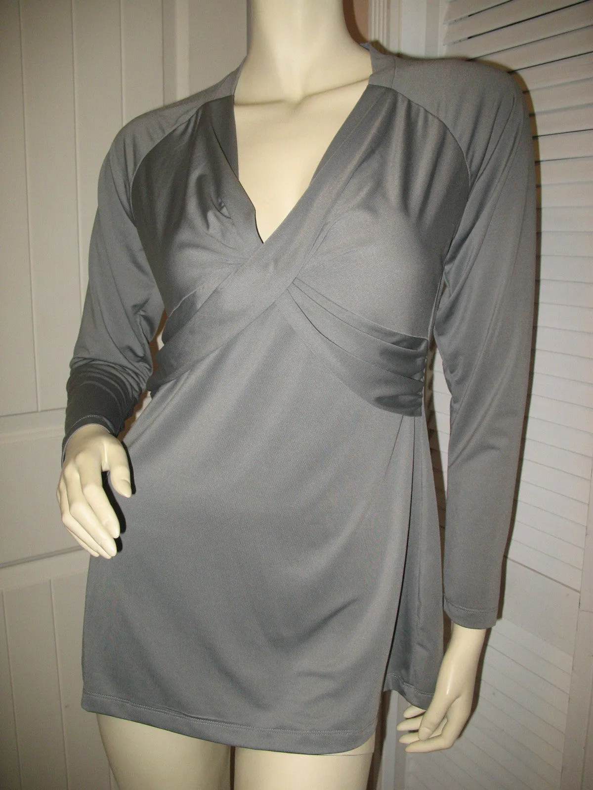 Womens Tops GRAY GREY V-Neck Vneck Empire Waist Long Sleeve TOP BLOUSE Small Women Clothes