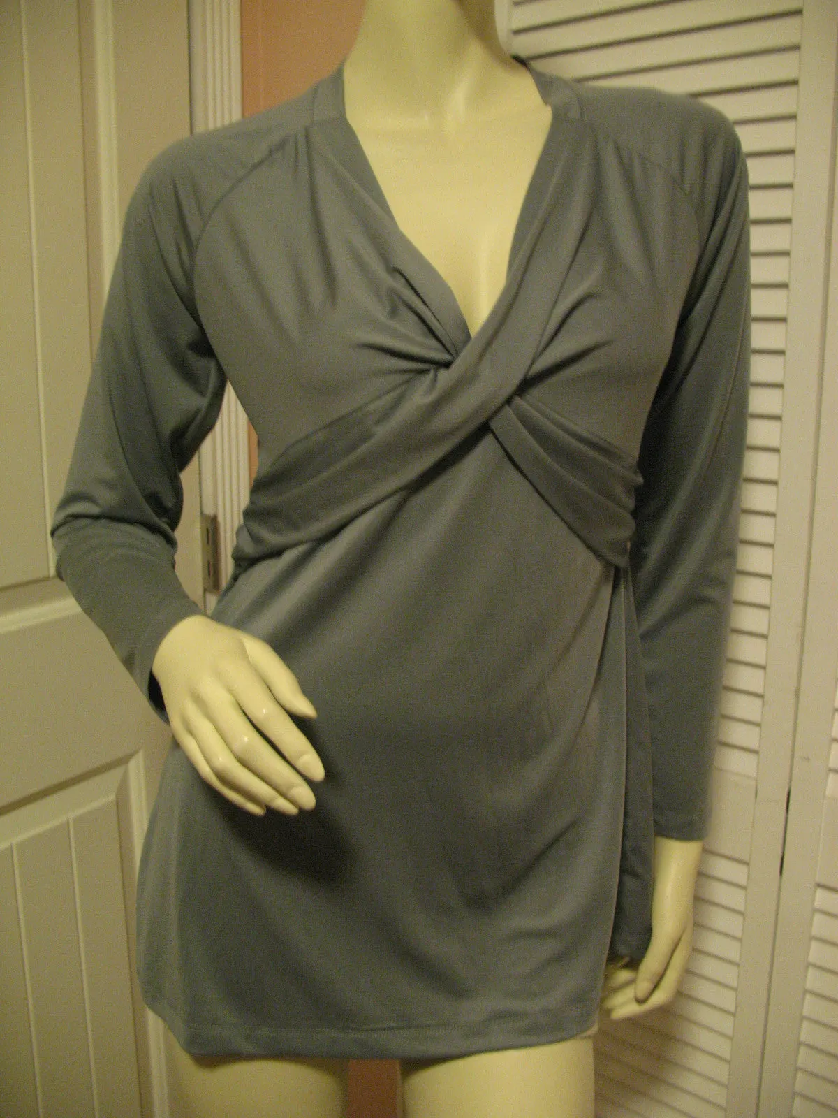 Womens Tops GRAY GREY V-Neck Vneck Empire Waist Long Sleeve TOP BLOUSE Small Women Clothes