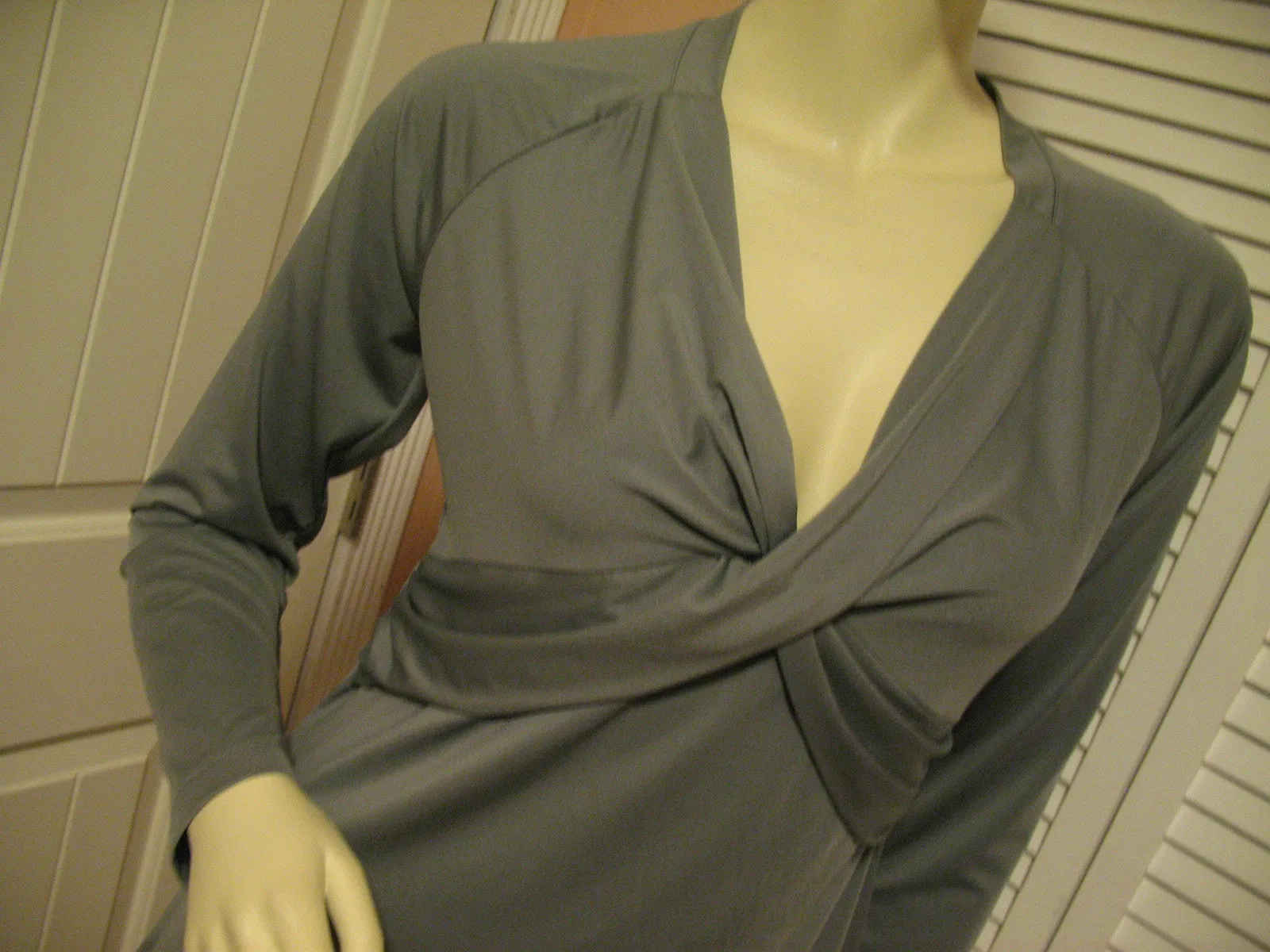 Womens Tops GRAY GREY V-Neck Vneck Empire Waist Long Sleeve TOP BLOUSE Small Women Clothes